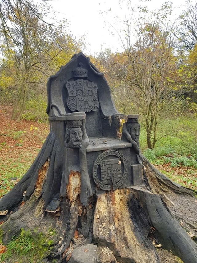 Tron napravljen od panja, negdje u Engleskoj.