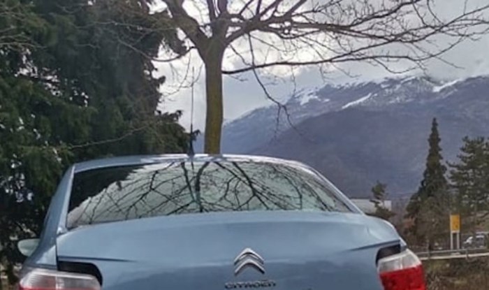 Svi se smiju Imoćanu koji je na originalan način "popravio" prtljažnik