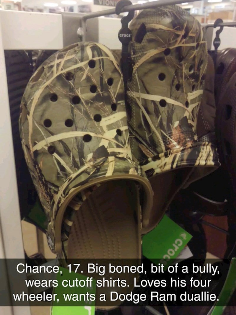 10. Chance (17). Ima jake kosti, pomalo je nasilnik. Nosi majice bez rukava.