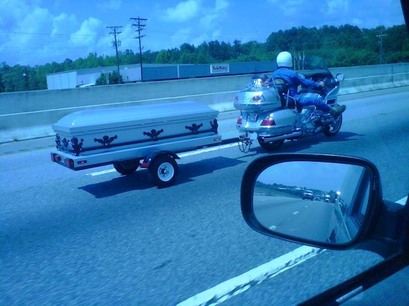 9. Ma što će nam mrtvačka kola