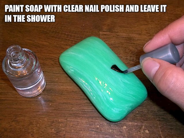 15. Obojite sapun za kupanje bezbojnim lakom za nokte.