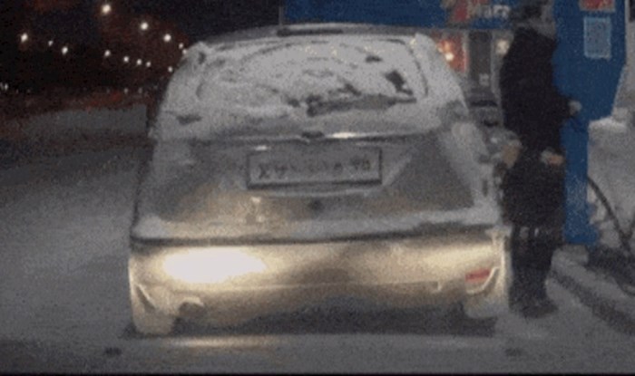 Ništa vam neće biti jasno kad vidite kako je ovaj tip natočio gorivo i s kojim posljedicama