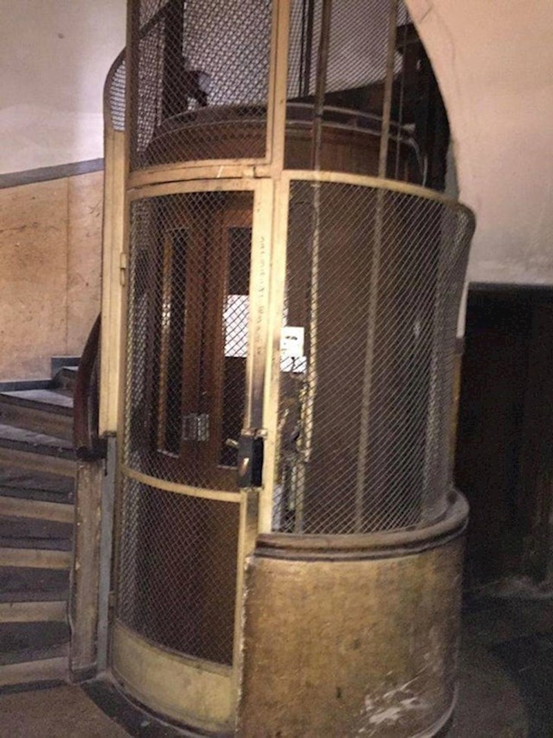 17. Apartman koji smo unajmili ima dizalo iz 1930-ih!