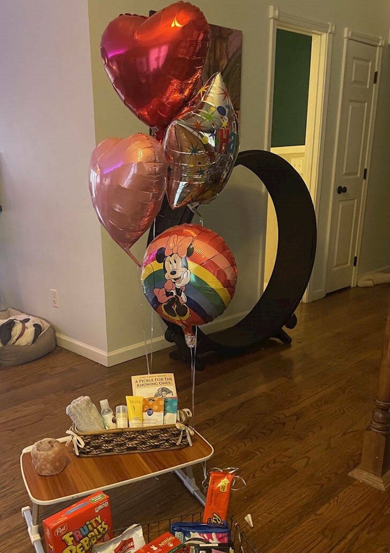 4. Jako smo slabi s novcima, pa moj muž misli da neće dobiti ništa za ovaj rođendan. Ipak, dobio je brdo slatkiša i spa večer.