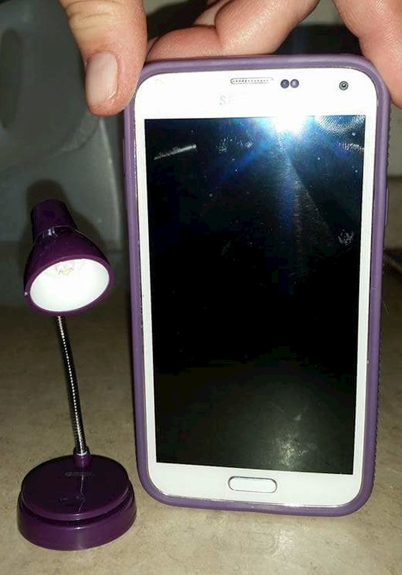 18. Naručio sam stolnu lampu preko Amazona.