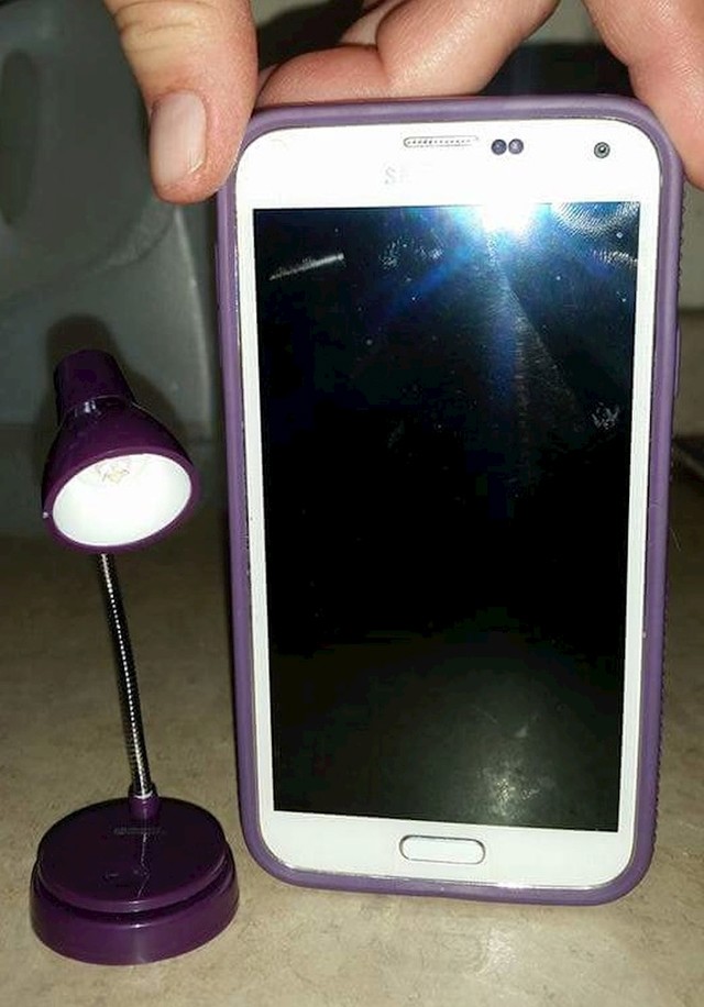 18. Naručio sam stolnu lampu preko Amazona.