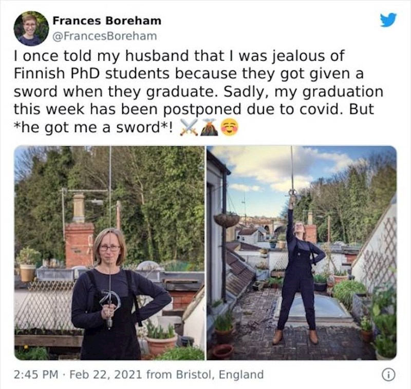 4. "Rekla sam suprugu da sam ljubomorna na doktorante u Finskoj koji nakon što doktoriraju dobiju mač. Nažalost, moja ceremonija je bila odgođena zbog covida, ali mi je suprug nabavio mač!"