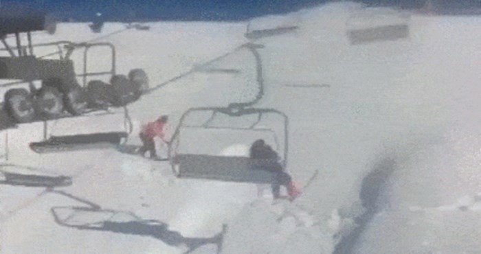 Nekulturni snowboarder skočio je na žičaru, ono što se sljedeće dogodilo boli gledati