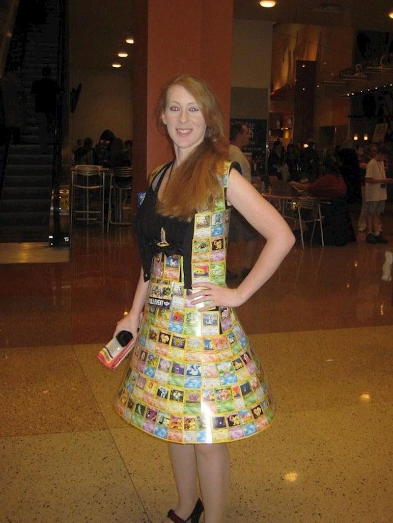 5. Haljina od pokemon karata