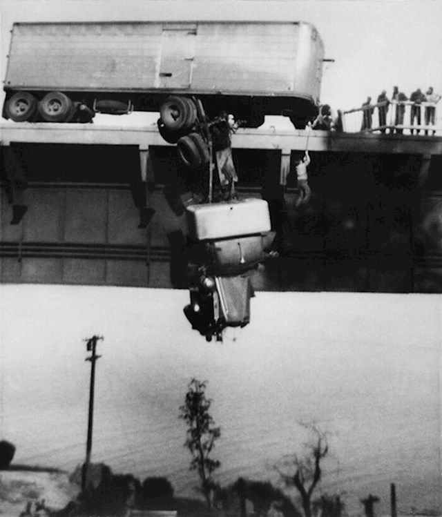 6. "Spašavanje na mostu Pit River.", 1954.