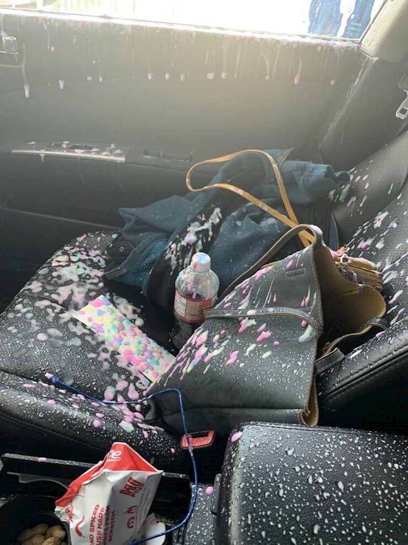 11. Odvela sam auto u praonu na četke i zaboravila spustiti prozor suvozačkog sjedala