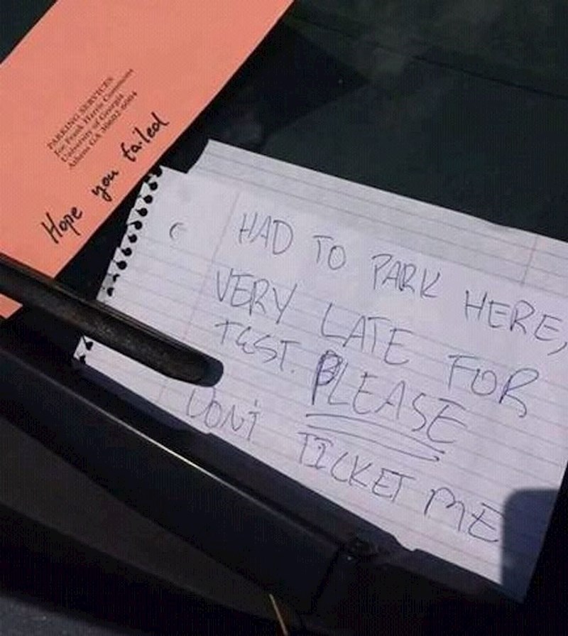 4. Prometni redar na ovom kampusu je nemilosrdan