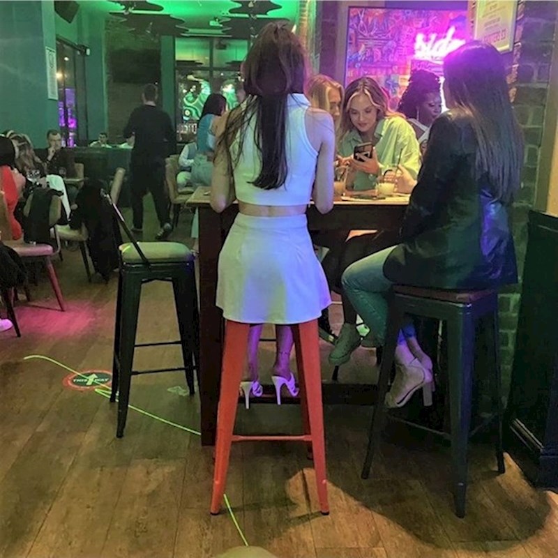 3. Polu žena polu stolac