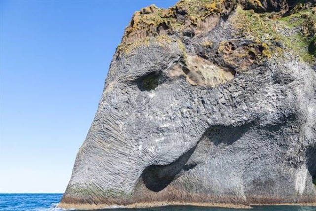 3. Na Islandu postoji golema stijena u obliku slonove glave