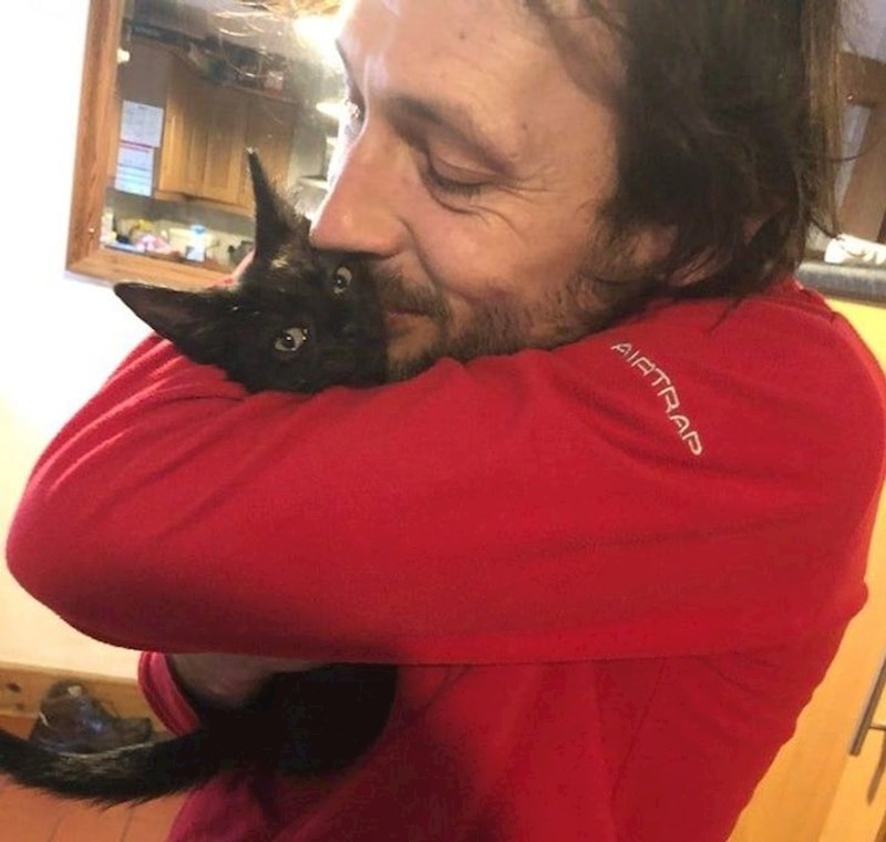 "Nije htio zadržati ovu macu. Točno 5 minuta mu je trebalo da se predomisli."