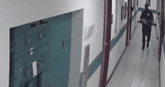Ovaj policajac ne može se baš pohvaliti hrabrošću, pogledajte što ga je prepalo