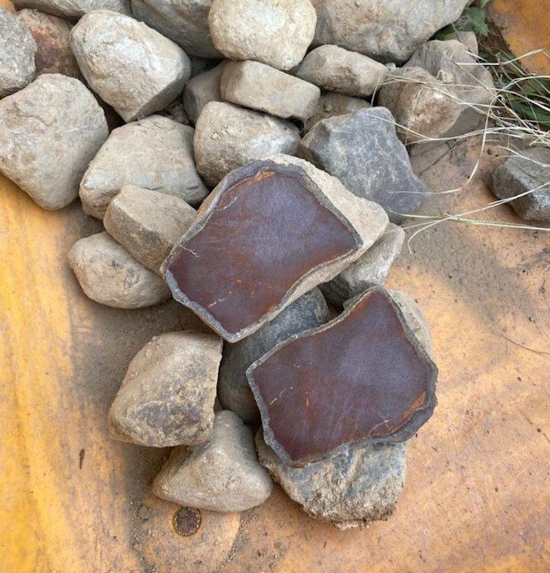 17. Kamen koji ovako izgleda kad se prepolovi