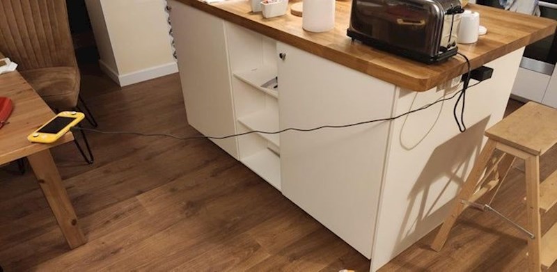 1. Super mjesto za ostaviti punjač