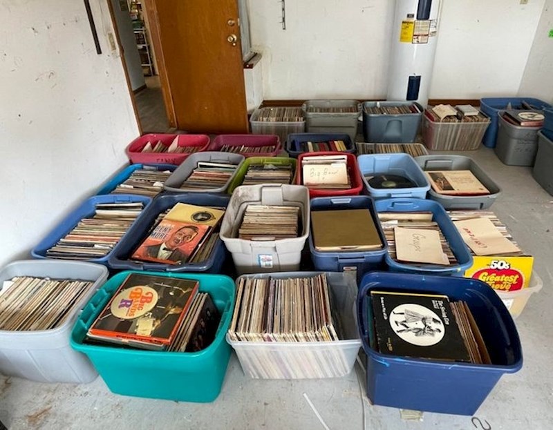 2. Moj muž i ja naslijedili smo kolekciju ploča koja je pripadala njegovom djedu.