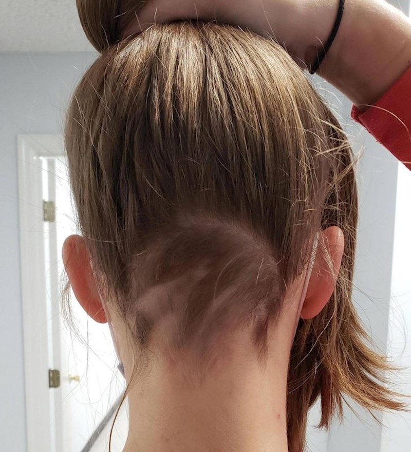 17. Bila je kod frizera i primijetila ovo kad je došla kući. Ovo je za tužiti i tražiti odštetu!🤯