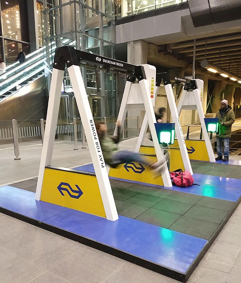 14. Dok se ljuljate na ovoj ljuljačci možete napuniti mobitel