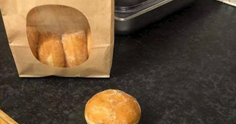 Jednom šaljivdžiji palo je na pamet umjesto marmeladom napuniti krafne nečim užasnim