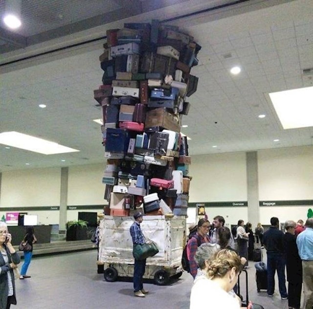 9. Ne izgleda baš kao siguran način za transportiranje prtljage...