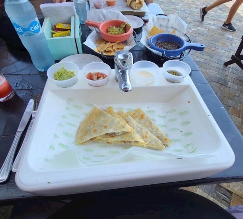 2. Quesadilla u umivaoniku
