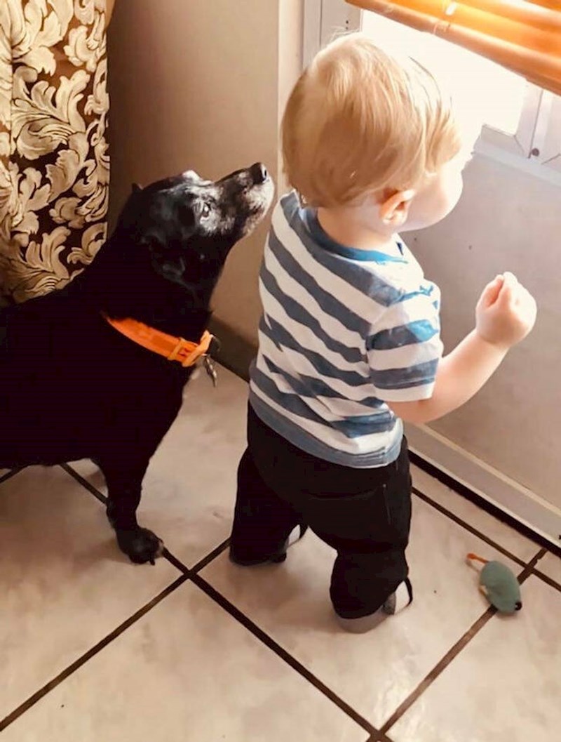 12. "Ne mogu vjerovati da je moj 17-godišnji najbolji prijatelj upoznao moje dijete."