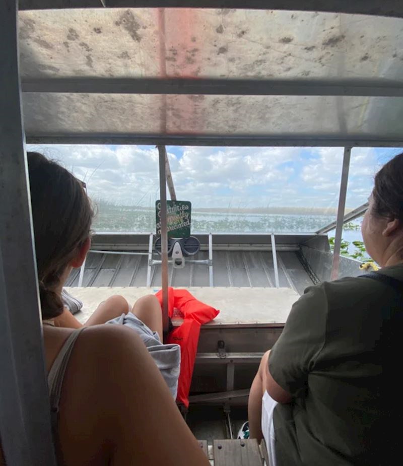 17. Platili smo turu u nadi da ćemo vidjeti kojeg aligatora. Ovo je bio naš pogled cijelo vrijeme.