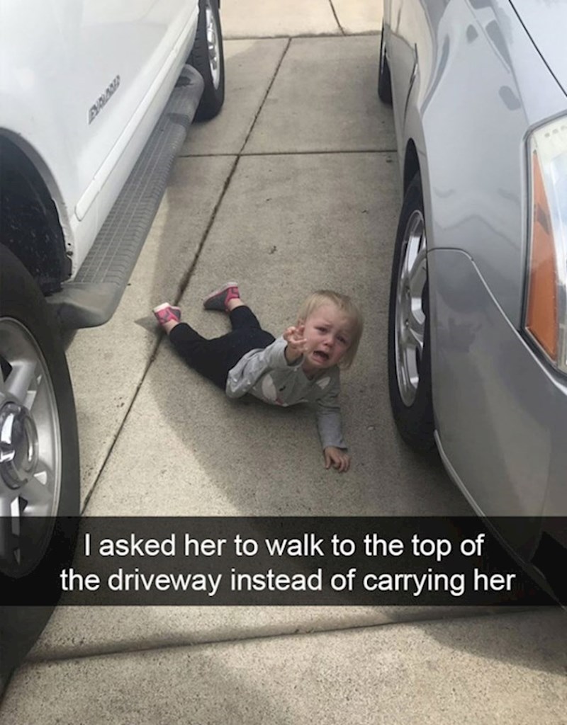 2. Zamolili su je da sama prohoda do kraja parkinga.