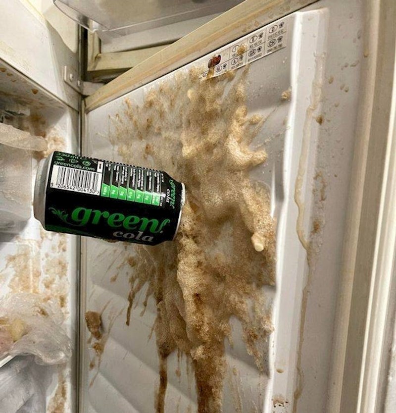 4. Cola mi je eksplodirala u zamrzivaču