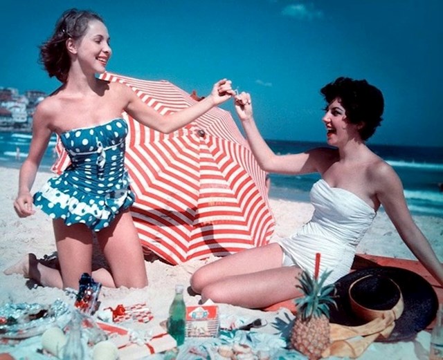 8. Frendice na plaži u 1950-tima