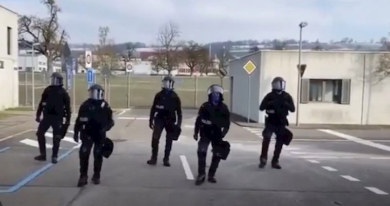 Švicarski policajci pokazali su zajedništvo plesnim izazovom, video je genijalan