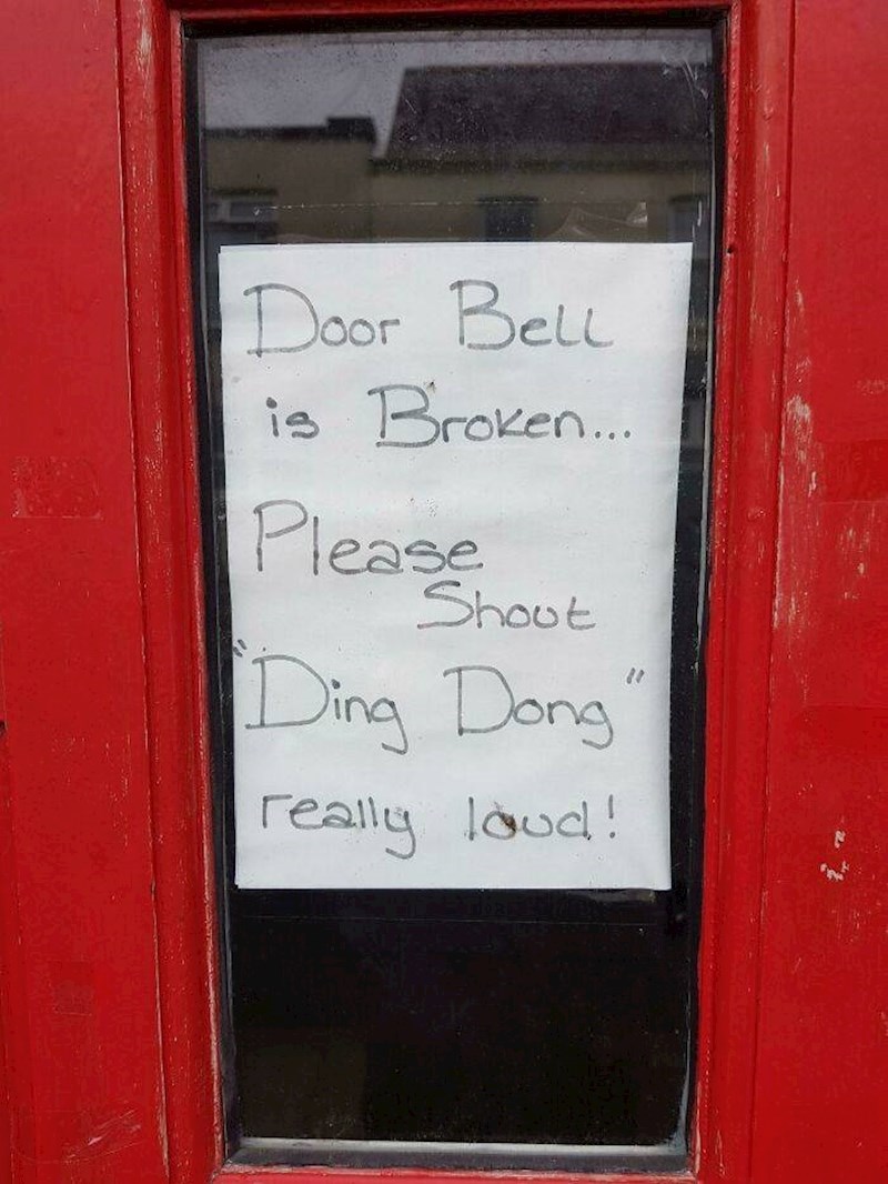 7. "Zvono je pokvareno. Molim vas glasno vičite Ding Dong!"