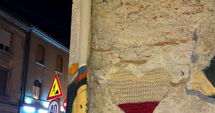 Osvanulo je novo vuneno srce sa simboličnom porukom na ulicama Zagreba