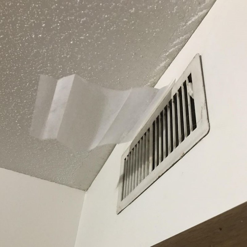 3. Ako imate ventilacijski otvor u stanu, stavite opranu mokru krpu ispred njega i vašim prostorom će se proširiti miris omekšivača