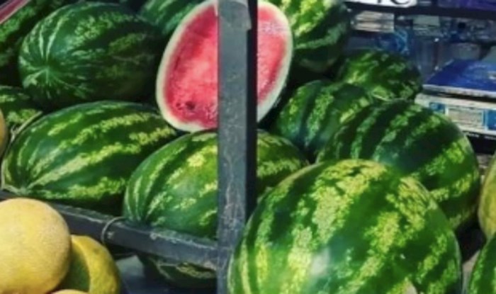 Prodavač je duhovitom porukom opisao slatkoću svojih lubenica i nasmijao cijelu tržnicu