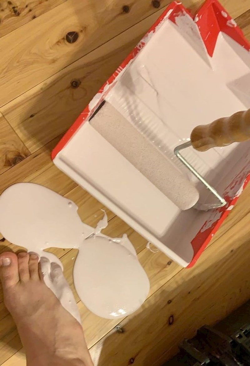 6. Žena mu je lijepo rekla da zaštiti parket, ali nije ju poslušao...