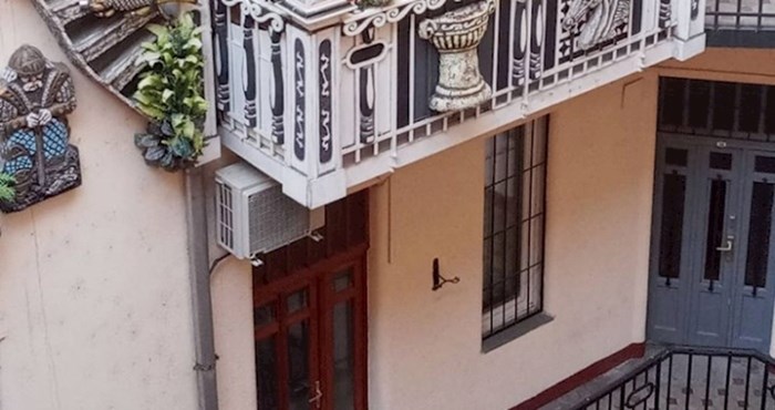 Fotka nesvakidašnjeg balkona u Budimpešti obišla je svijet, od ovog dizajna zaboljet će vas oči