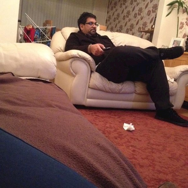#18 "Zaspao sam u taksiju i nitko me nije probudio. Sad gledam televiziju s taksistom u njegovom stanu."