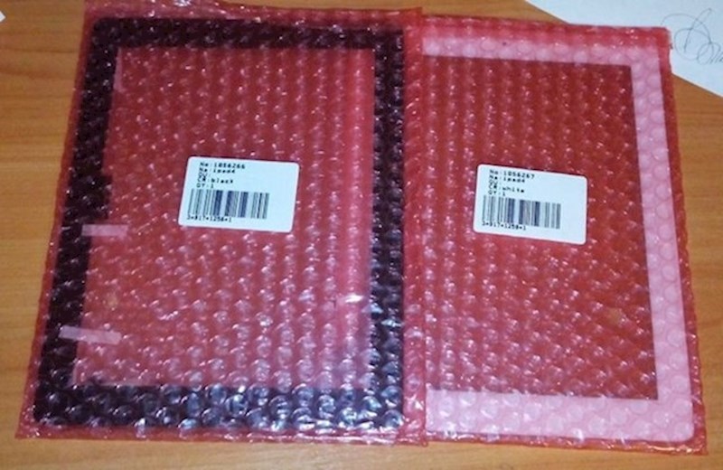 Dobio je dva zaštitna stakla umjesto jednog.