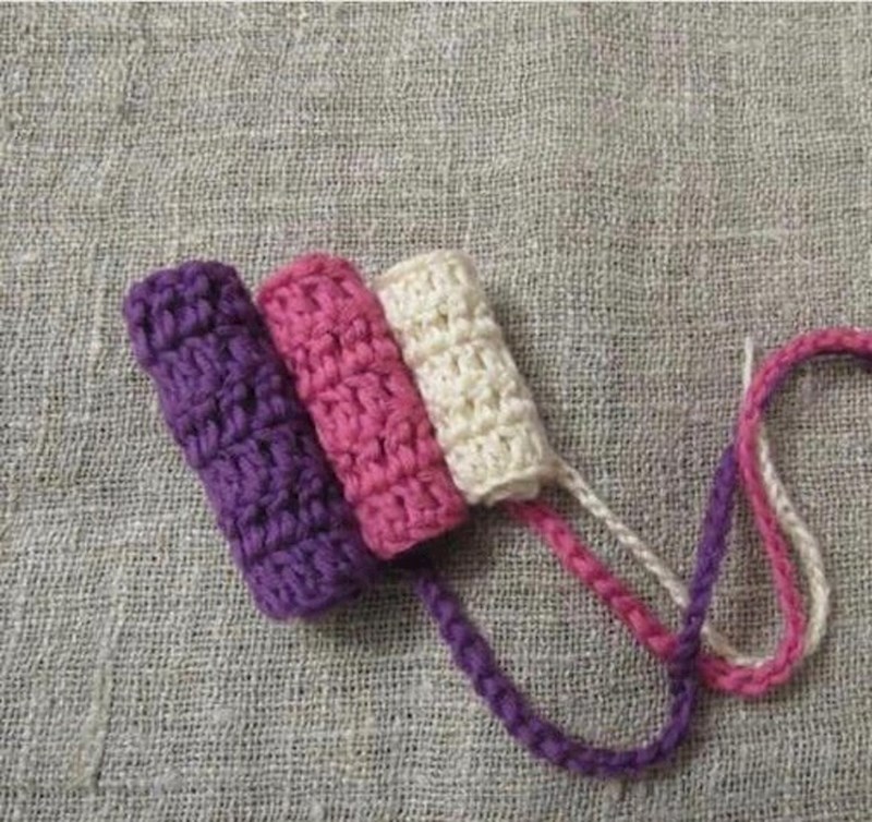 1. Netko je napravio pletene tampone. :)