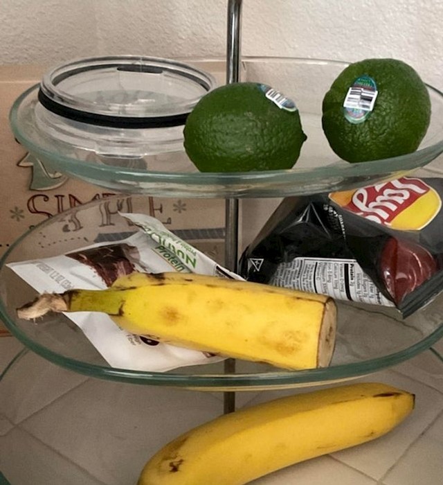 16. Kako moja mama jede banane...