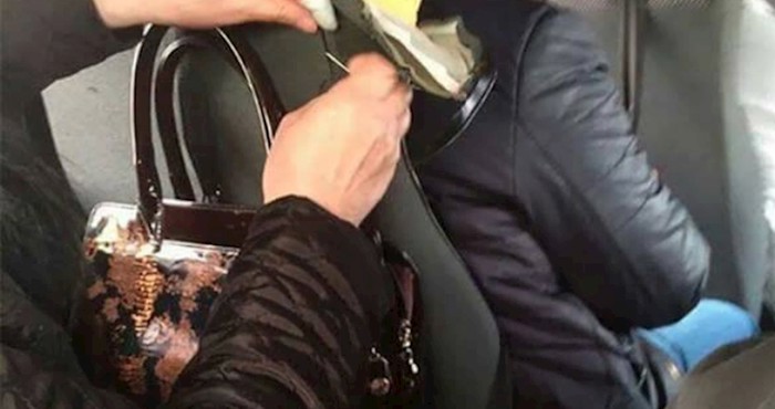 Bakica je u autobusu uočila poderanu navlaku, pa napravila nešto što je oduševilo ekipu s Fejsa