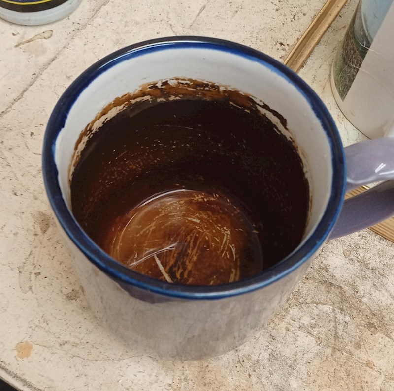 10. Šalica iz koje se puno puta pio čaj