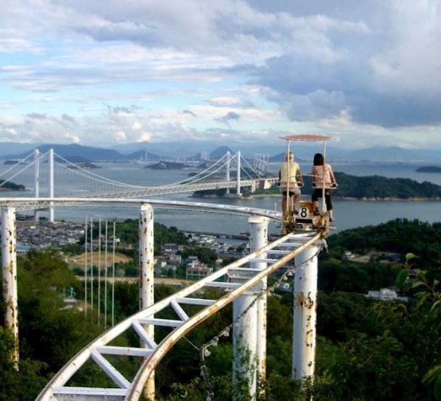 9. Zanimljiv način za razgledati grad iz druge perspektive; fotkano u Japanu