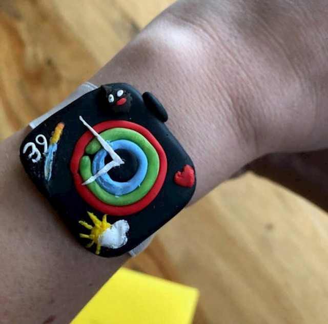 9. Rekli su mu da će dobiti Apple sat za rođenda. Ovo je čak i malo zločesto.😆