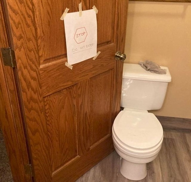 14. Moj tata pomogao je instalirati ovaj wc