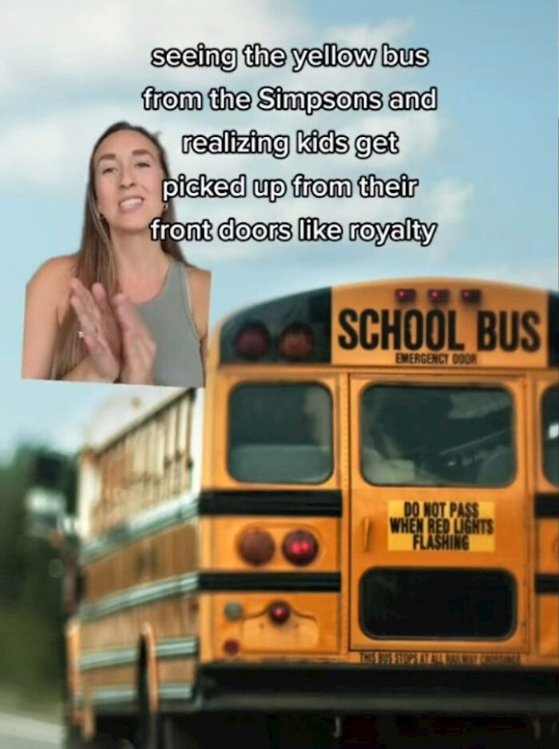 10. Vidite onaj žuti autobus iz Simpsona i shvatite da po djecu zaista dolaze ispred kućnog praga kao da su iz kraljevske obitelji